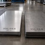 904L不锈钢冷轧板与热轧板并排对比