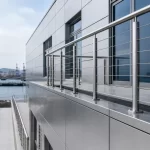 近海建筑上的316L不锈钢栏杆与外墙构件